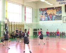 В спортивной школе "Старт" проходит первенство Красноярского края по волейболу среди 12-13-летних юношей
