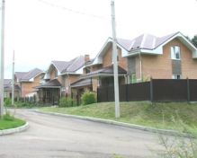 В счет уплаты долга приставами арестован коттедж зеленогорца