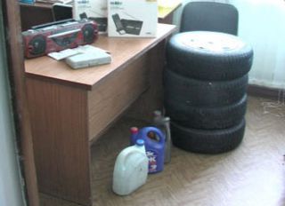 Несовершеннолетние подростки подозреваются в краже из гаража