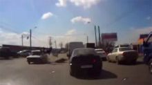 В Красноярске мопед разлетелся на части после столкновения (видео)